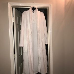 Luxurious bath robe new with tags